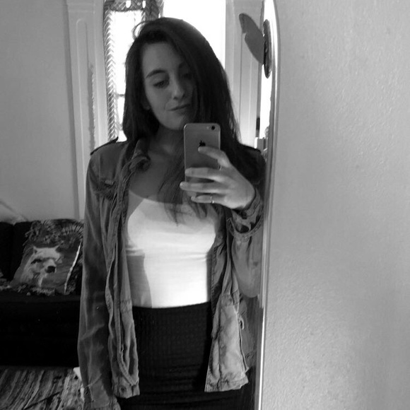 Profile Picture of Hannah Maciolek (@hmaciolek629) on Poshmark