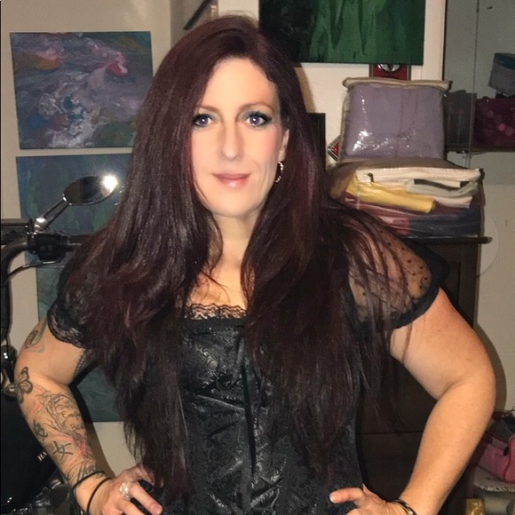 Profile Picture of Tracey Chirchirillo (@tracey0996) on Poshmark