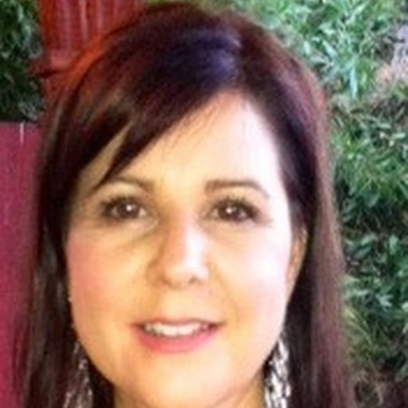 Profile Picture of Lori Benson (@splitmorse) on Poshmark