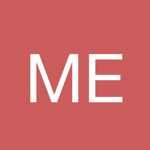 Profile Picture of Michelle edwards Edwards (@mwee1123) on Poshmark