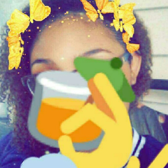 Profile Picture of Genesis Brown (@genesis299) on Poshmark