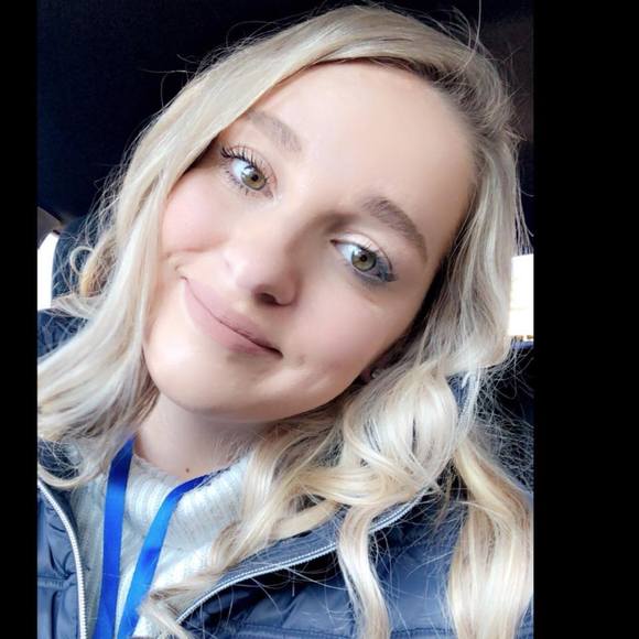 Profile Picture of Ashley Delhotal (@adelhotal08) on Poshmark