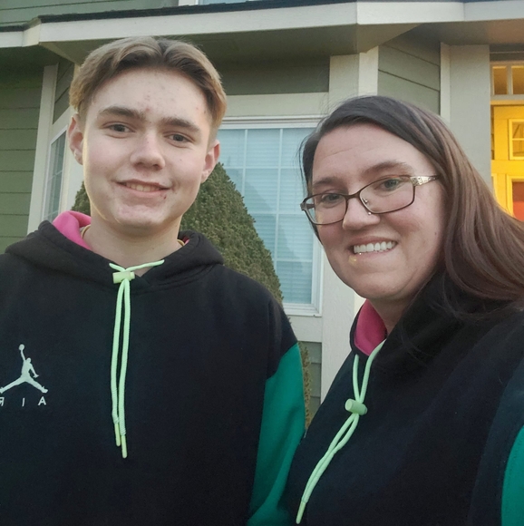 Profile Picture of Amanda Pottle (@amandapottle) on Poshmark