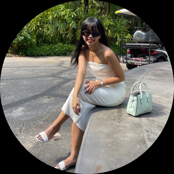 Maria Yunika - Poshmark Profile Picture of Maria Yunika (@mariatriida) on Poshmark