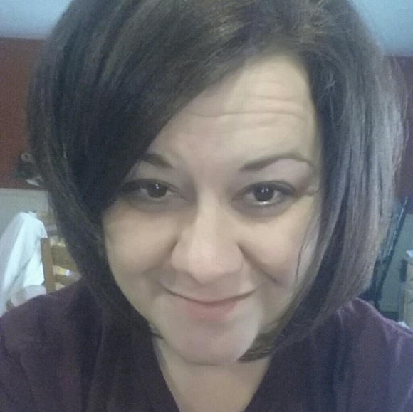 Profile Picture of Buffy Dysinger (@bdysinger) on Poshmark