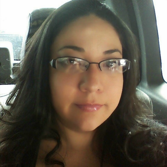 Profile Picture of Yolanda Olivas (@yolivas97) on Poshmark