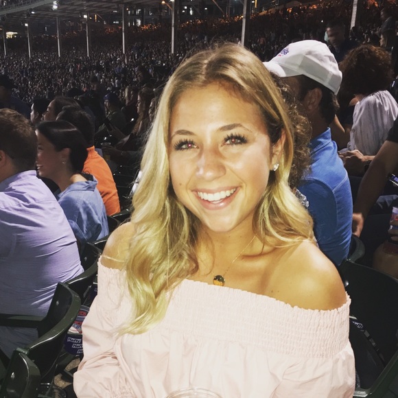 Profile Picture of Sarah Krumm (@s_krumm) on Poshmark