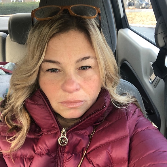 Profile Picture of Robin Merlo (@jasa2074) on Poshmark