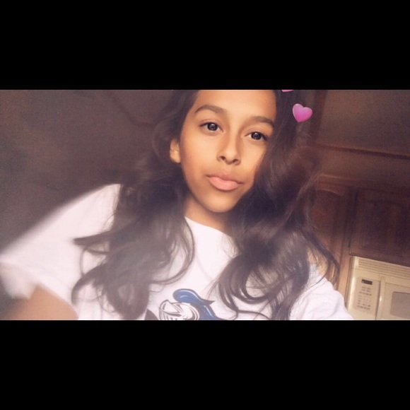 Profile Picture of Laney Teece (@laneyteece_) on Poshmark