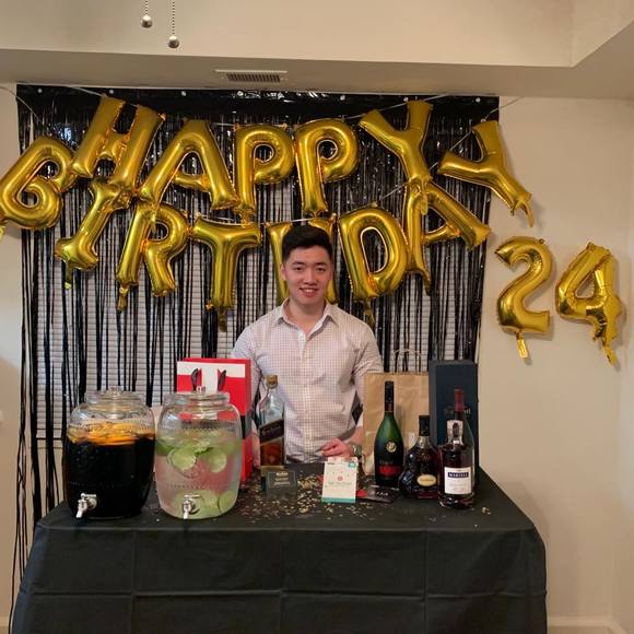 Profile Picture of Hoai Nguyen (@sanghoai96) on Poshmark