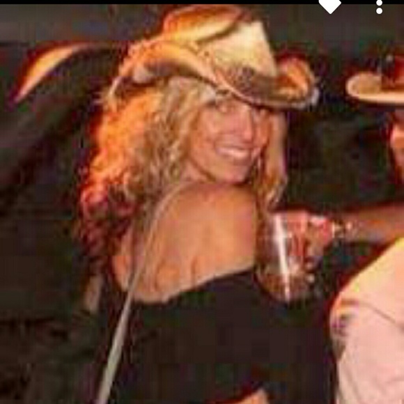 Profile Picture of Michelle Tibor (@tibor6181) on Poshmark