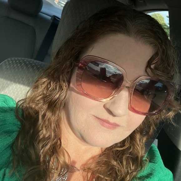 Profile Picture of Candice Chase smith (@envirscience) on Poshmark