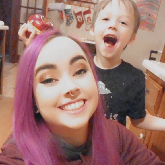 Profile Picture of Elizabeth Losson (@libskiriley) on Poshmark