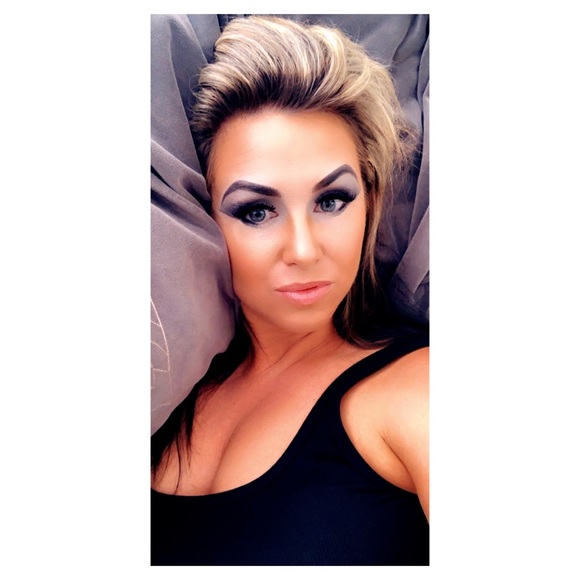 Profile Picture of Fallon Eavey (@fallongts) on Poshmark