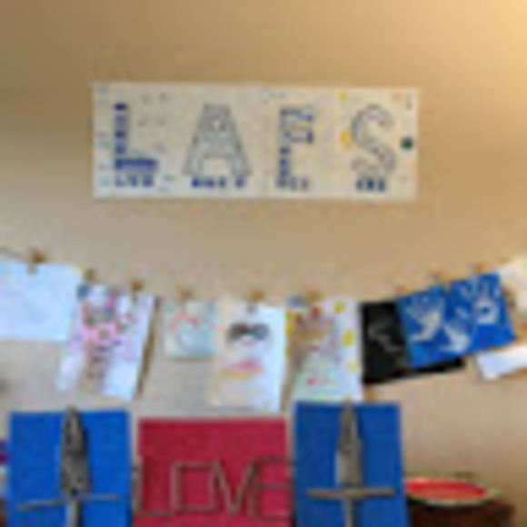 Profile Picture of Rona Levin (@ronasell1) on Poshmark