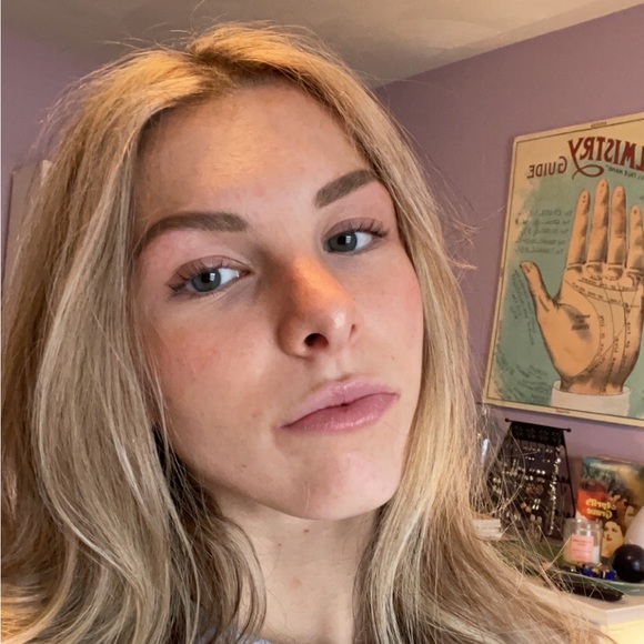 Profile Picture of Gianna Adams (@happy__thrifter) on Poshmark