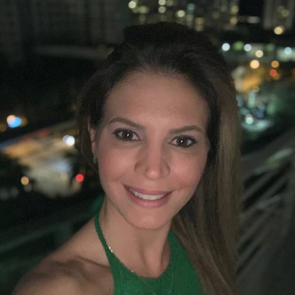 Profile Picture of Ana Nardini (@apnardini) on Poshmark