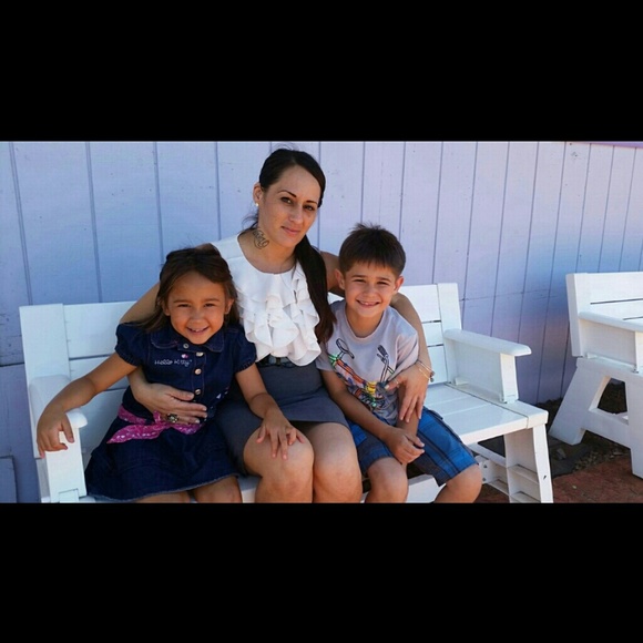 Profile Picture of Kristen Naito (@kristennnaito) on Poshmark