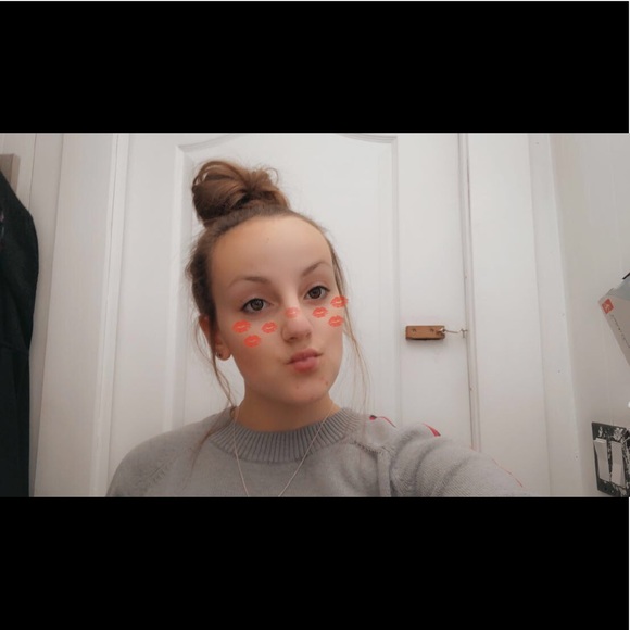 Profile Picture of Brianna Carson (@bri_grxce17) on Poshmark