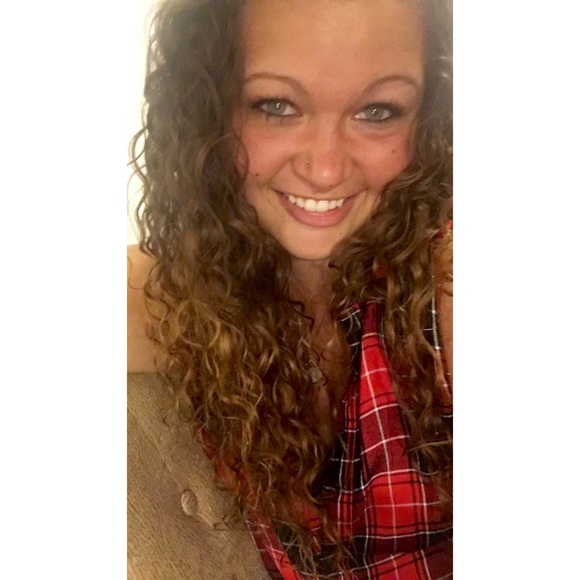 Profile Picture of Lacey Pietro (@laceypietro) on Poshmark