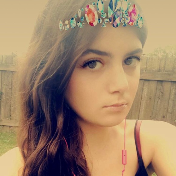 Profile Picture of Stephanie Rodono (@stephanierodono) on Poshmark