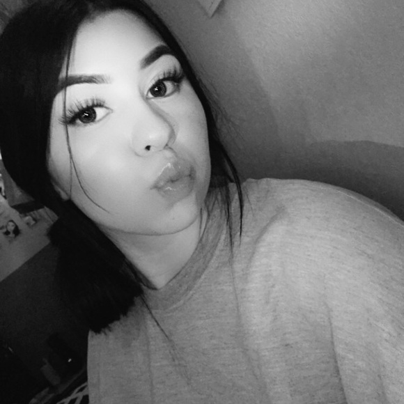 Profile Picture of Isabelle Altieri (@isabelleallaina) on Poshmark