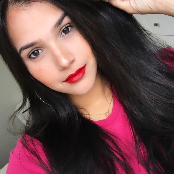 Profile Picture of Jessica Alves (@jhessygatinha98) on Poshmark