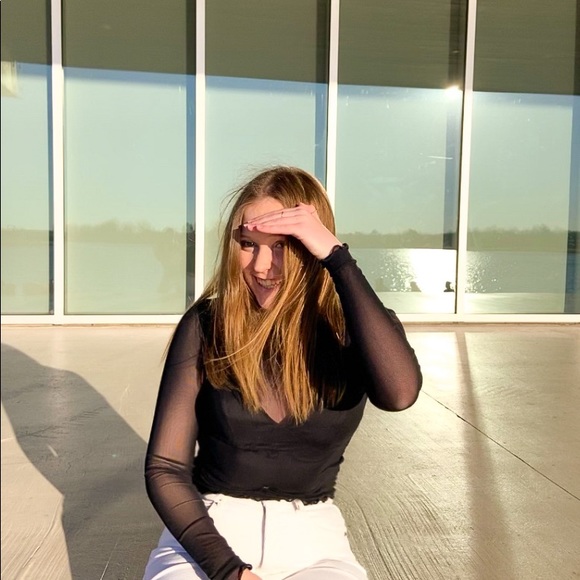 Profile Picture of Julianne Hurley (@jhurley24) on Poshmark