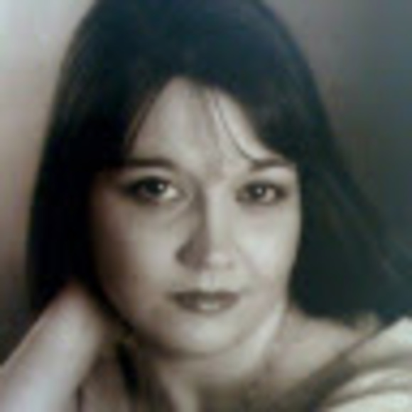 Profile Picture of L Gelston (@lorrainegelston) on Poshmark