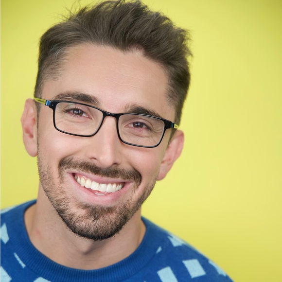 Profile Picture of Wes Andrews (@dominone) on Poshmark