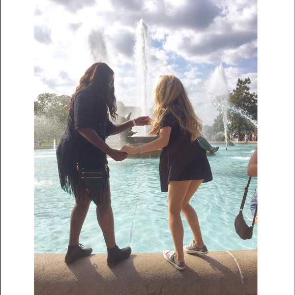 Profile Picture of Nicole Nyman (@nnyman) on Poshmark