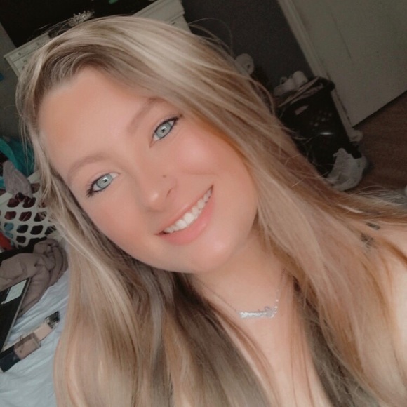 Profile Picture of Brianna Hammerstein (@b_hammerstein) on Poshmark