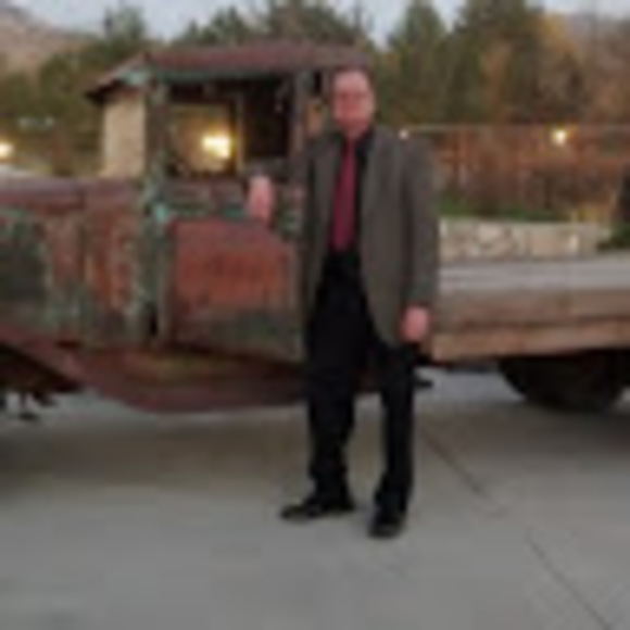 Profile Picture of Carlos Adams (@doncarlosadams) on Poshmark