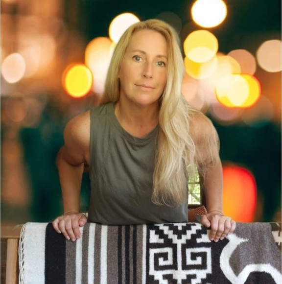 Profile Picture of Leah Halcomb (@wolfheart70) on Poshmark