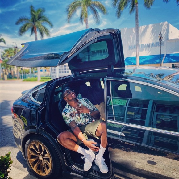 Profile Picture of Kevin Sinkler (@sinklerk) on Poshmark