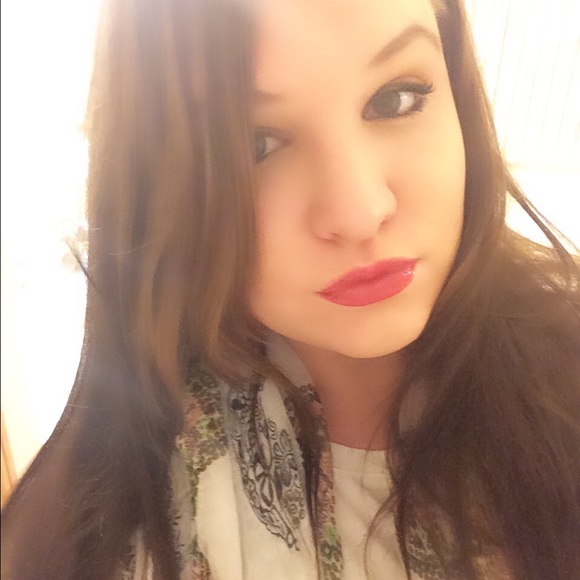 Profile Picture of Allison Zalewski (@aczalews) on Poshmark