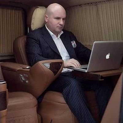 Profile Picture of Cliff Garrett (@ClintonGold4) on Twitter