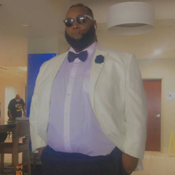 Darrien Moore - Poshmark Profile Picture of Darrien Moore (@kingcrucial) on Poshmark