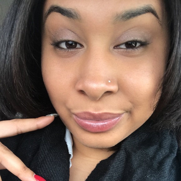 Profile Picture of Sahily La paz (@lapazsahily) on Poshmark