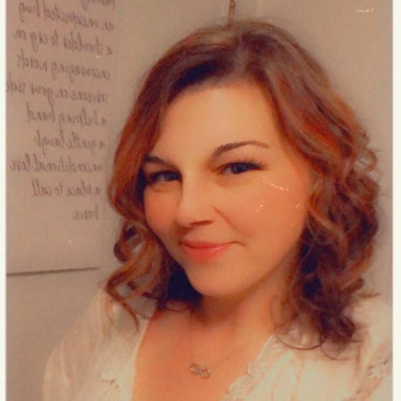 Sara Turnbow - Poshmark Profile Picture of Sara Turnbow (@saramargaret80) on Poshmark