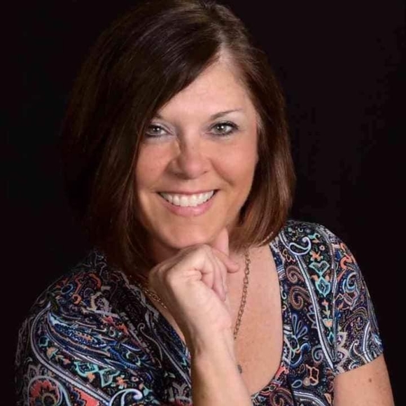 Profile Picture of Paula Guillot (@ppguillot) on Poshmark