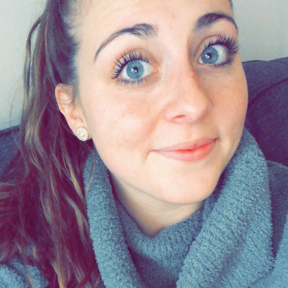 Profile Picture of Danielle Brannon (@dbran12) on Poshmark