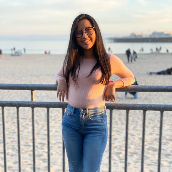 Profile Picture of Myrna Avila (@minniemou5e) on Poshmark