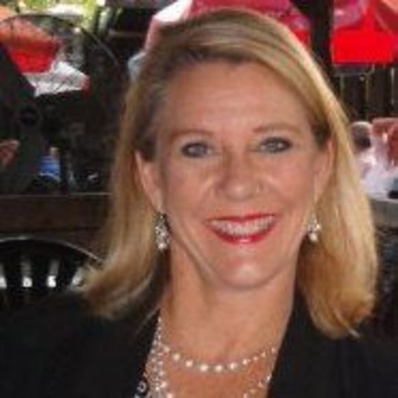 Profile Picture of Shelley Singleton (@sfsingleton) on Poshmark