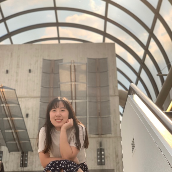 Profile Picture of Wei Zhang (@amijun) on Poshmark