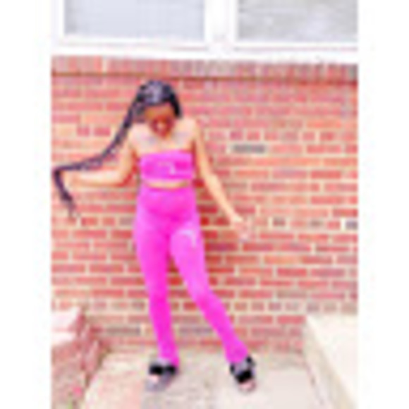 Profile Picture of Lamiya Mcwhite (@lamiyamcwhite) on Poshmark