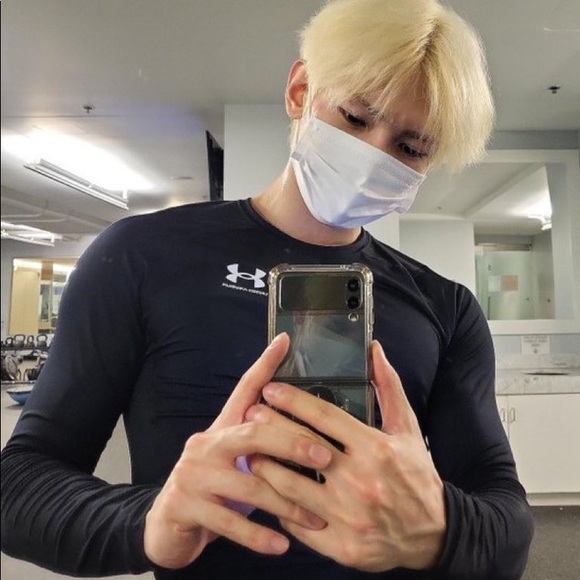 Profile Picture of Alicia Lacorazza (@makeuplover1020) on Poshmark