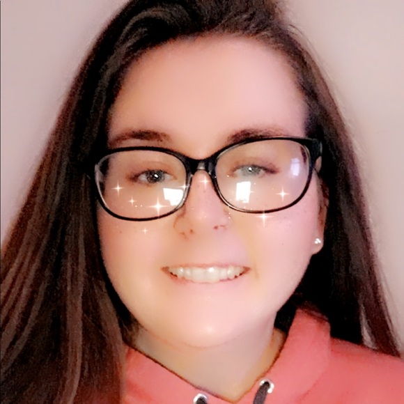 Profile Picture of Mattie Gentry (@mattie_gentry) on Poshmark