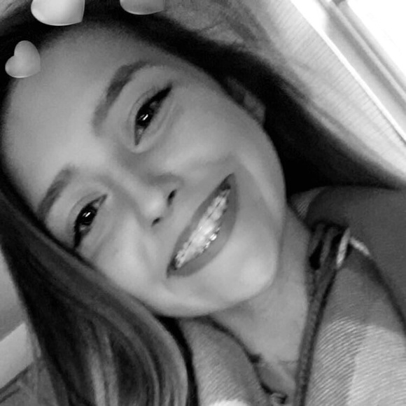 Profile Picture of Hope Motycka (@hopemotycka) on Poshmark