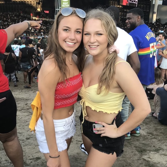 Profile Picture of Taleen Vg (@taleenvg5678) on Poshmark